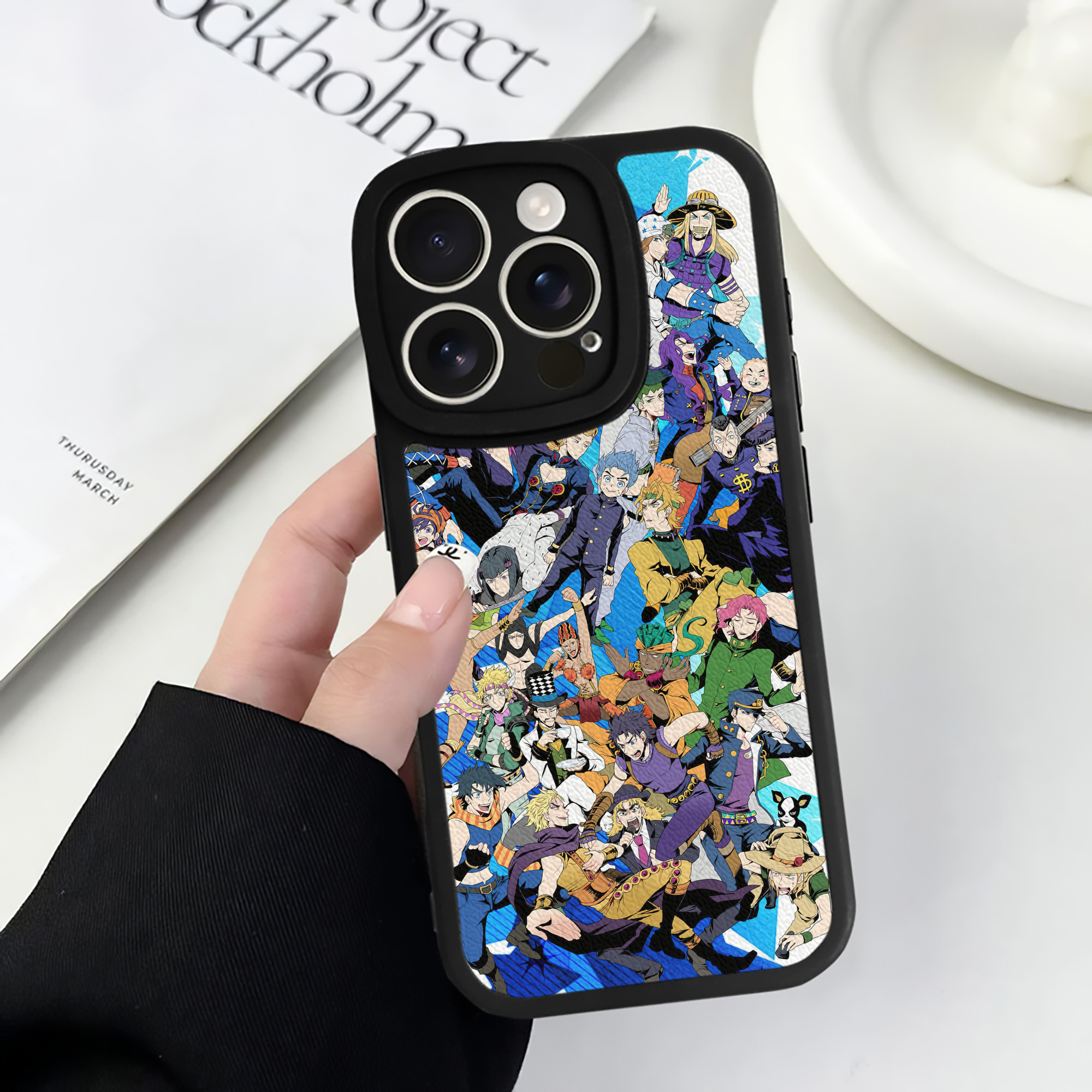 （画像用） ジョジョの奇妙な冒険 JoJo's Bizarre Adventure 【iPhone 16シリーズ対応】シリコンスマホケース（レザー調） 材質：シリコン